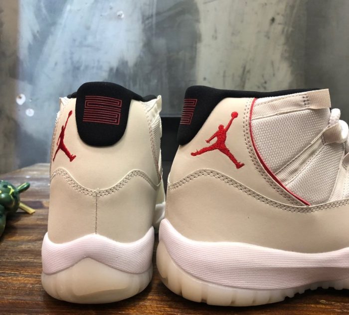 Nike Air Jordan 11 复古白色和红色男士运动鞋，男鞋