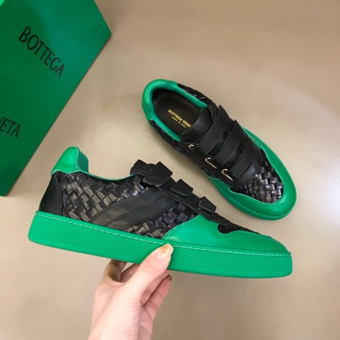 Bottega Veneta 男士闭合带波浪线运动鞋黑色和绿色 男士