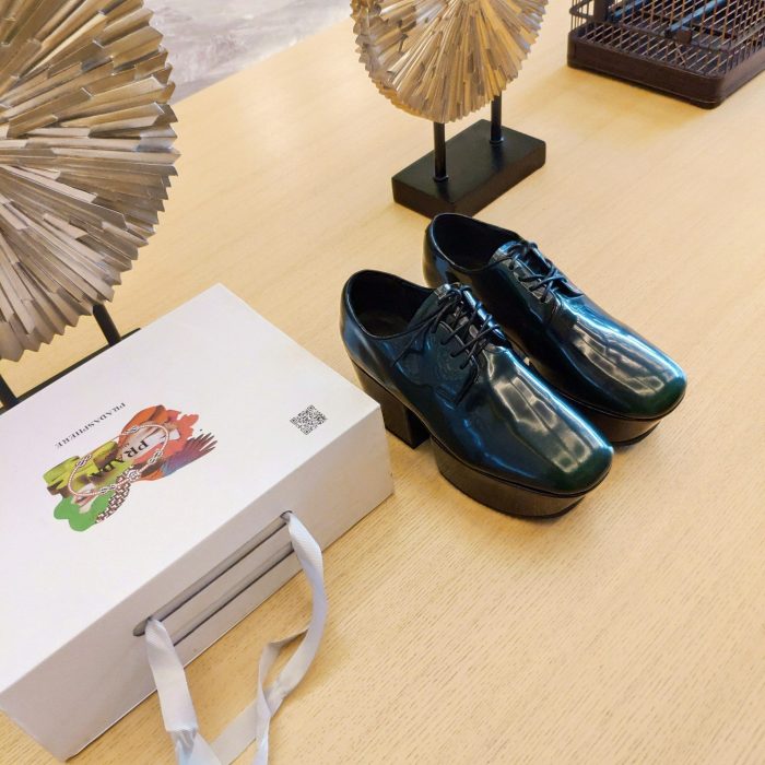 Prada 女式厚底系带鞋绿色 2.75 英寸/70 毫米 PRD