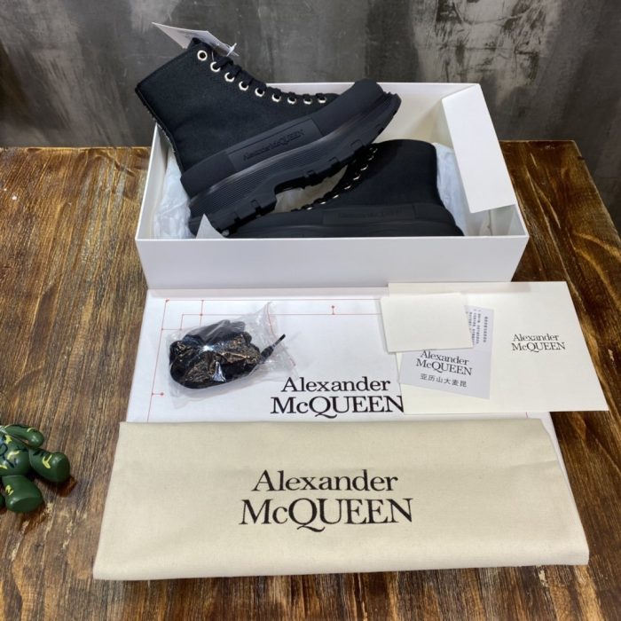 复刻Alexander McQueen 女式 Tread Slick 靴子棉质黑色 604254W4MV21000