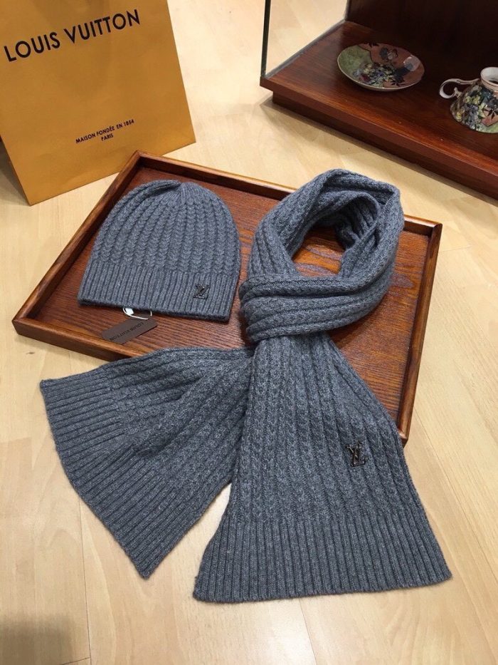 路易威登 Beanie &灰色围巾套装