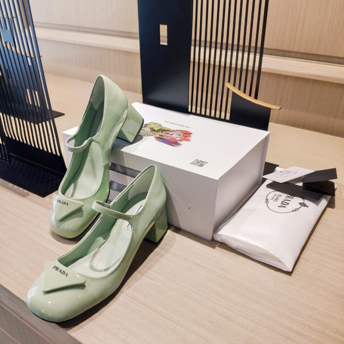 Prada 女式专利绿色高跟鞋 1.8 英寸/45 毫米 PRD