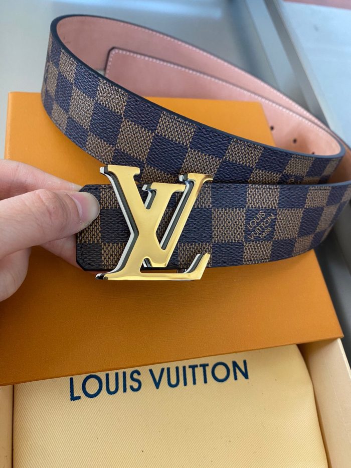 高仿Louis Vuitton 首字母双面 LV 腰带配 Damier Ebene 帆布金色五金配件 LV 女士腰带