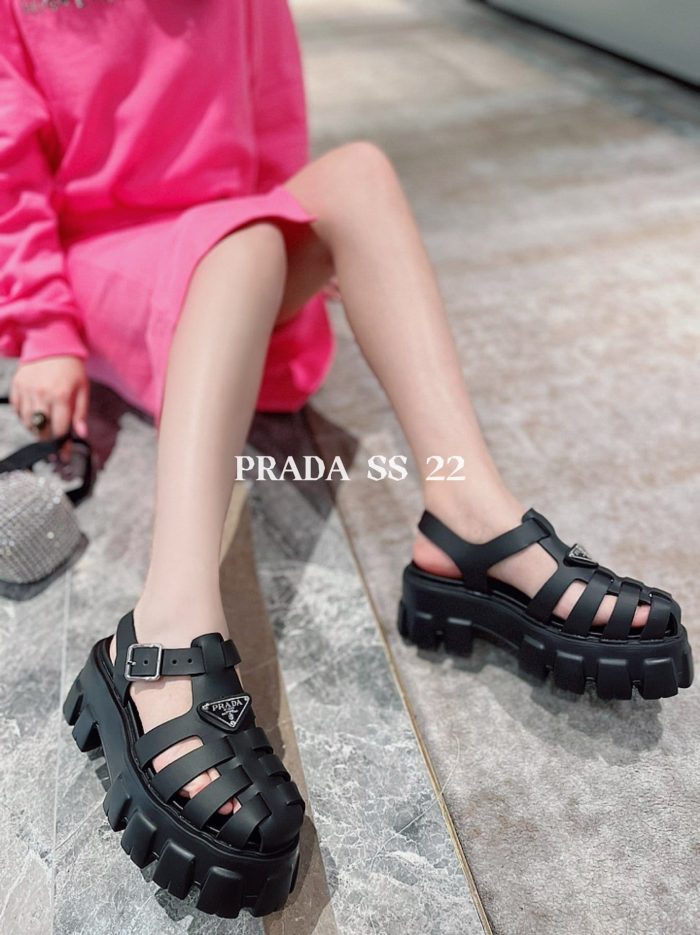 Prada 女式泡沫橡胶凉鞋黑色 2.2 英寸/55 毫米 PRD 1X853M_3LKK_F0002_F_055