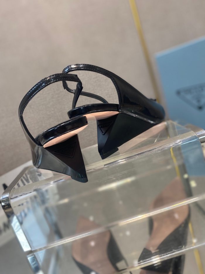 Prada 女式拉绒露跟高跟鞋黑色 2.6 英寸/65 毫米 PRD 1I885M_055_F0002_F_A065