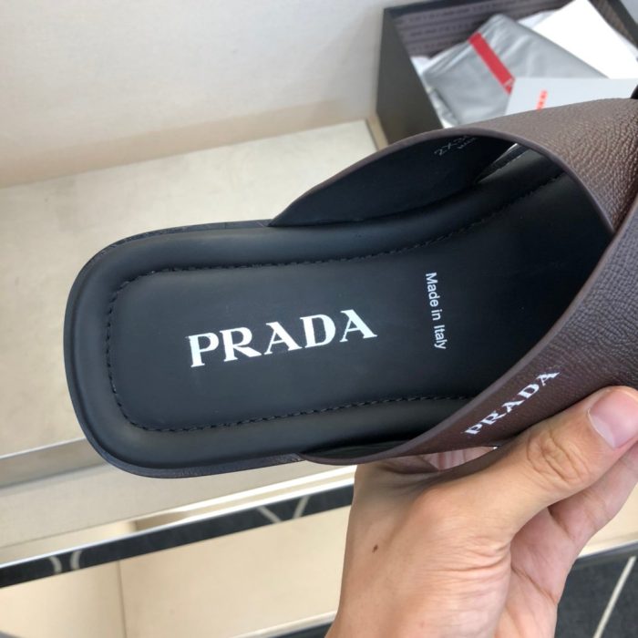 Prada 男士磨绒带交叉拖鞋 棕色 PRD