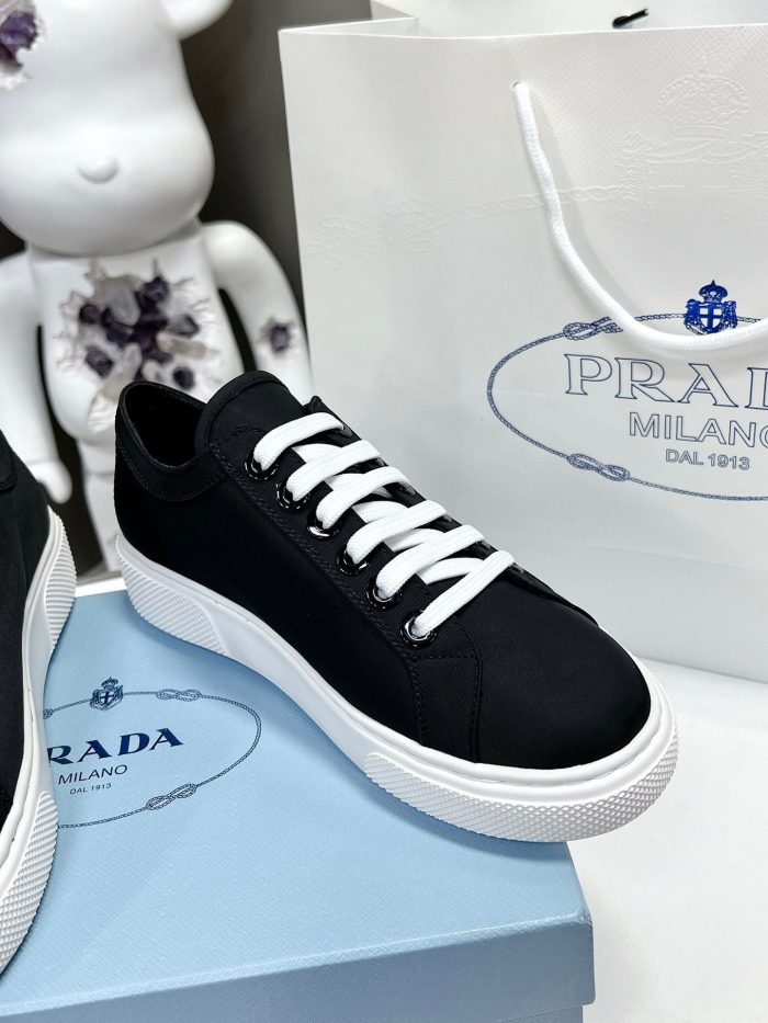 Prada 女式 Macro 再生尼龙拉绒运动鞋黑色 1.2 英寸/30 毫米 PRD