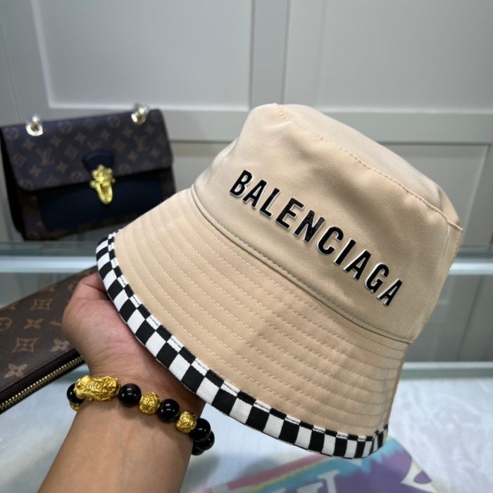 Balenciage 渔夫帽 奶油色帽子