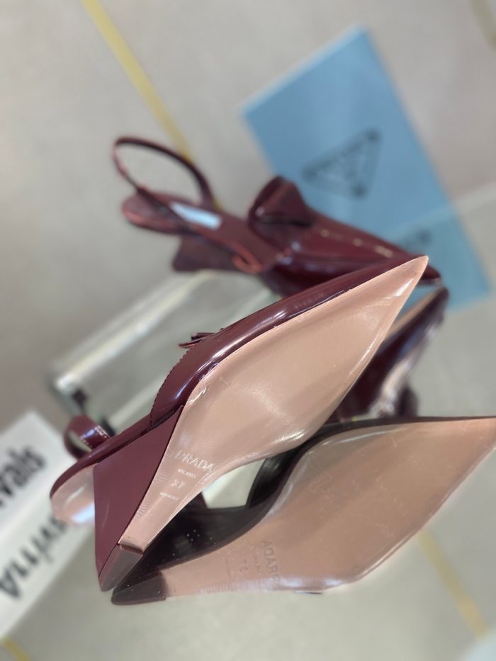 Prada 女式拉绒露跟高跟鞋酒红色 2.6 英寸/65 毫米 PRD