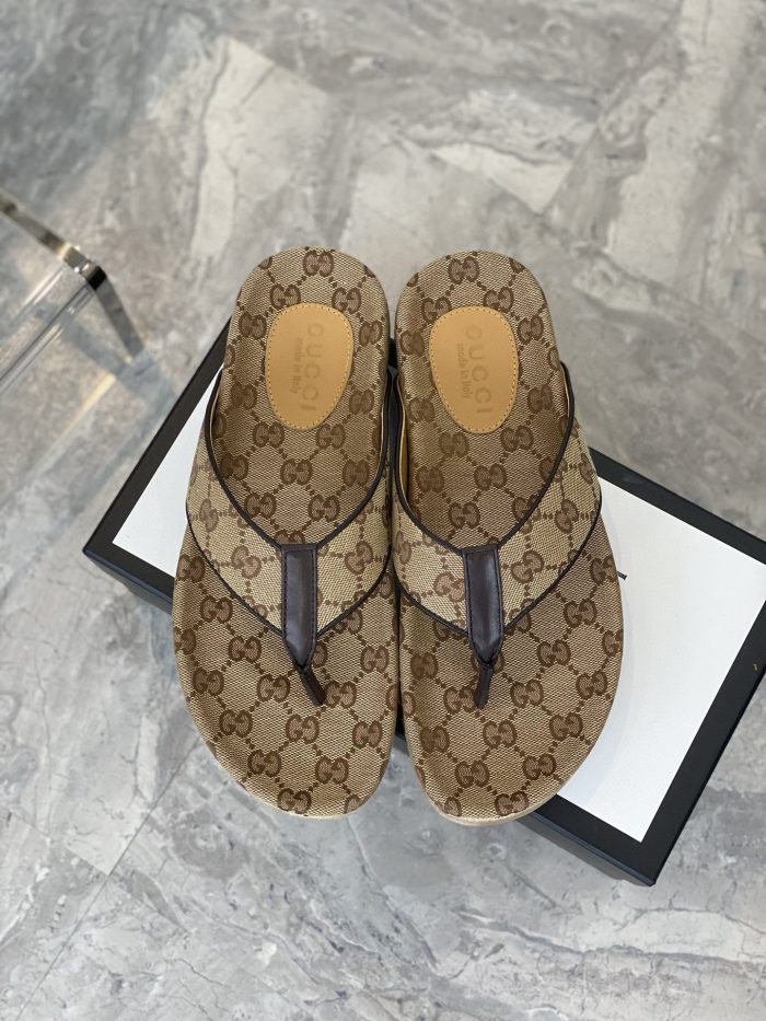 Gucci 男士 GG T 型带拖鞋米色 男士 429362