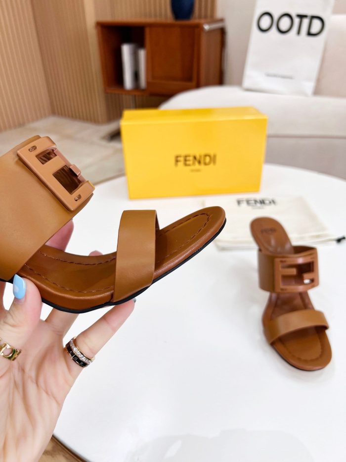 Fendi 女式长方形棕色高跟鞋