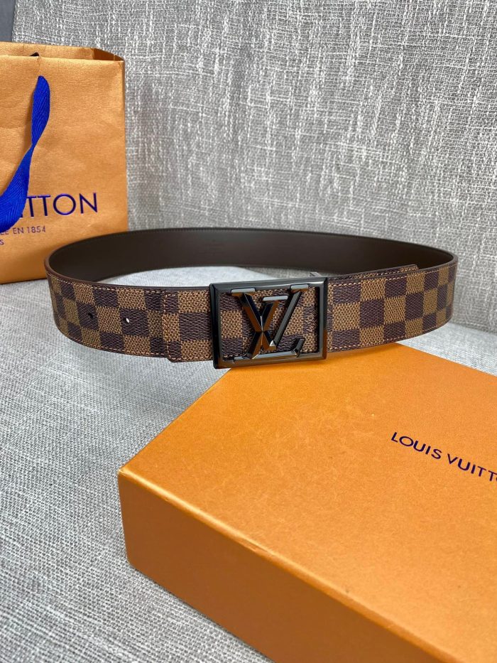 Louis Vuitton 金字塔框架首字母双面 LV 腰带 Damier 钴棕色帆布 LV 女士腰带