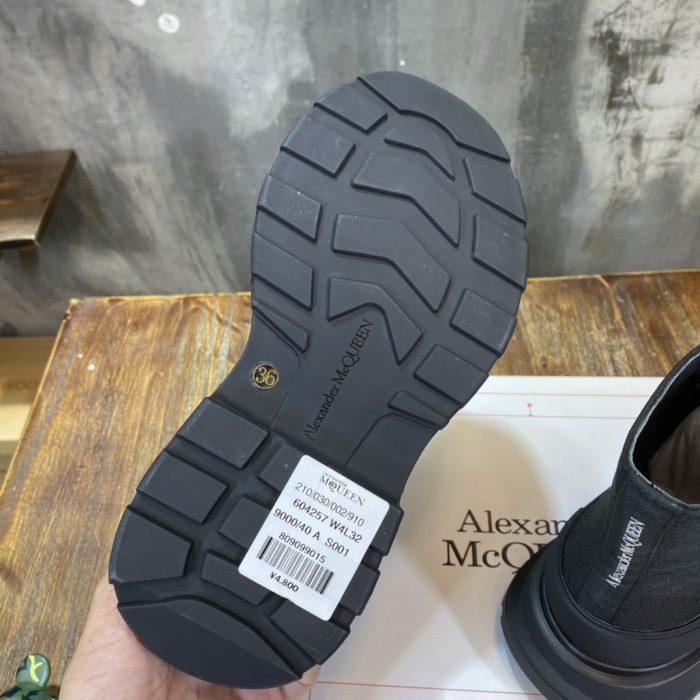 复刻Alexander McQueen 女式 Tread Slick 靴子棉质黑色 604254W4MV21000