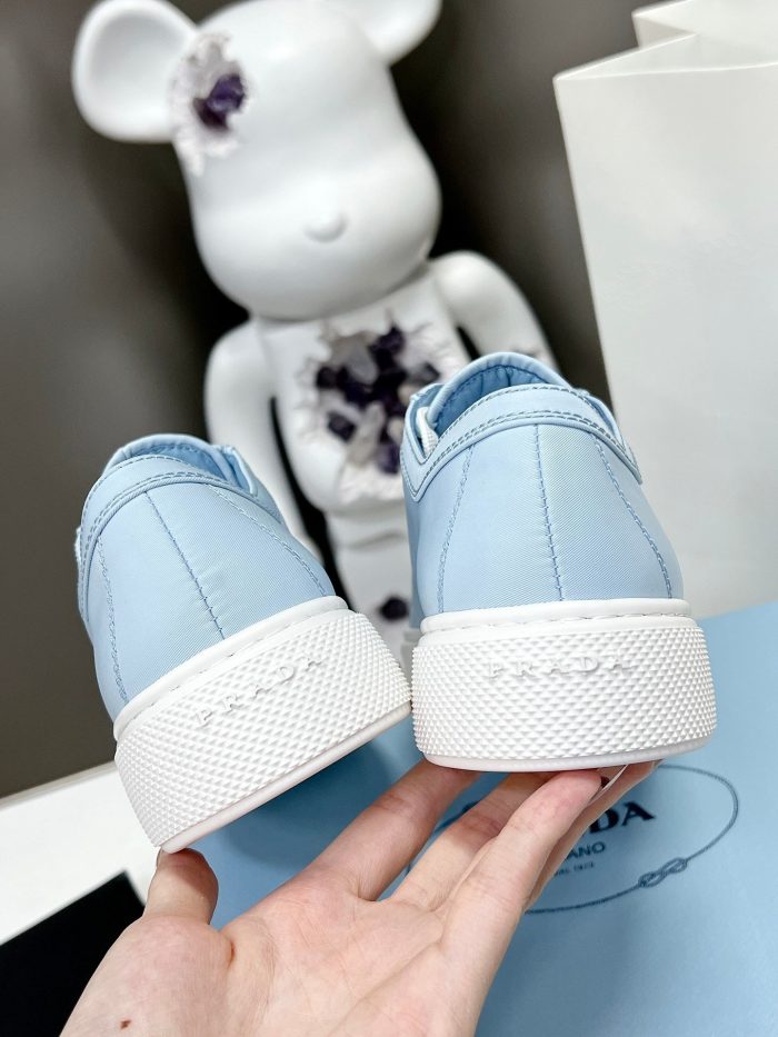Prada 女式 Macro 再生尼龙拉绒运动鞋蓝色 1.2 英寸/30 毫米 PRD