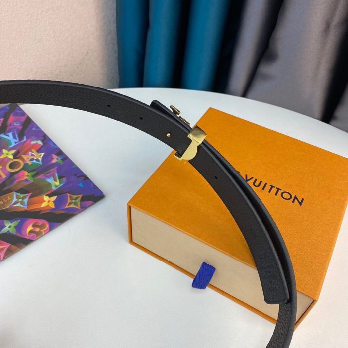 Louis Vuitton LV Initiales 双面腰带 Monogram 帆布，LV 女士腰带