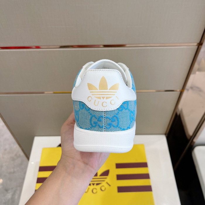 Gucci x Adidas 男士 GG Gazelle 运动鞋浅蓝色和白色 707848