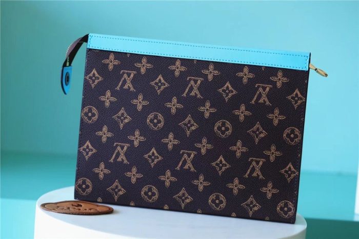 路易威登 Pochette Voyage MM Monogram 帆布男士钱包，男士钱包 10.6 英寸/27 厘米 LV