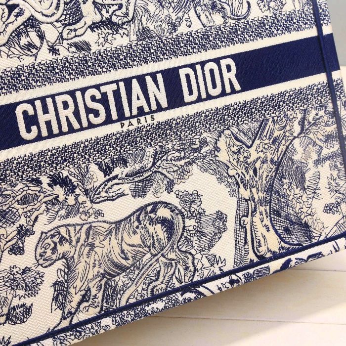 Christian Dior 女式大号 Dior 书包 16.5 英寸/42 厘米 CD M1286ZRIW（可根据要求刺绣姓名）