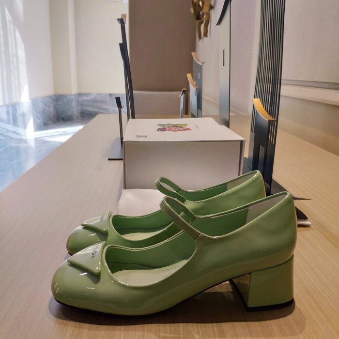 Prada 女式专利绿色高跟鞋 1.8 英寸/45 毫米 PRD