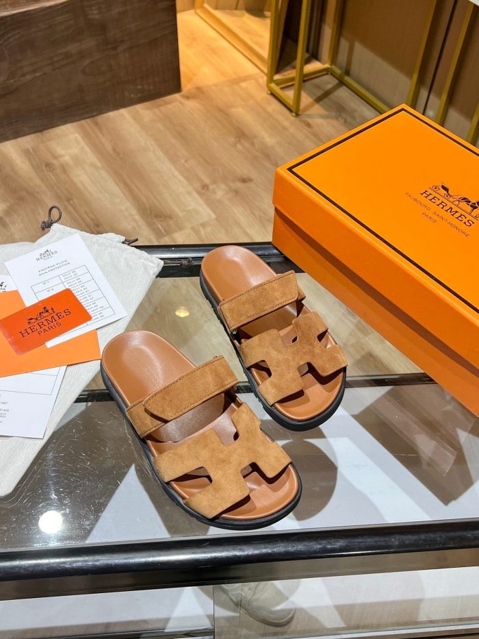 爱马仕 (Hermes) 女式 Chypre 凉鞋棕色，女鞋