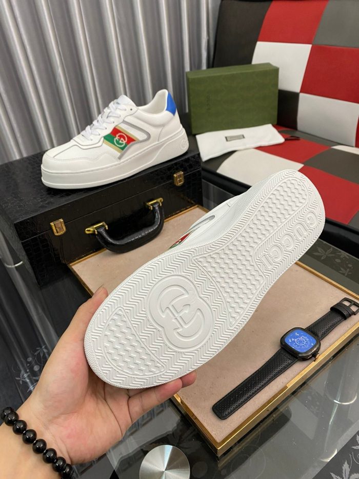 复刻Gucci 男士刺绣徽标 GG 带织带运动鞋白色 男士 669582