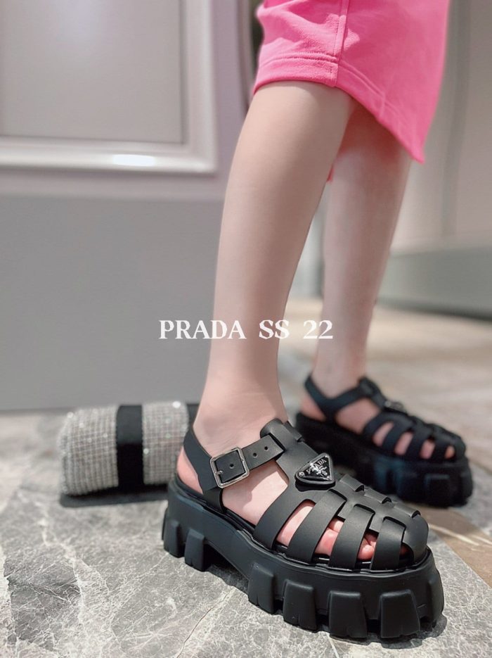 Prada 女式泡沫橡胶凉鞋黑色 2.2 英寸/55 毫米 PRD 1X853M_3LKK_F0002_F_055