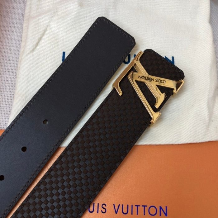 高仿Louis Vuitton 首字母双面 LV 腰带，带金色金属配件 LV 女士腰带