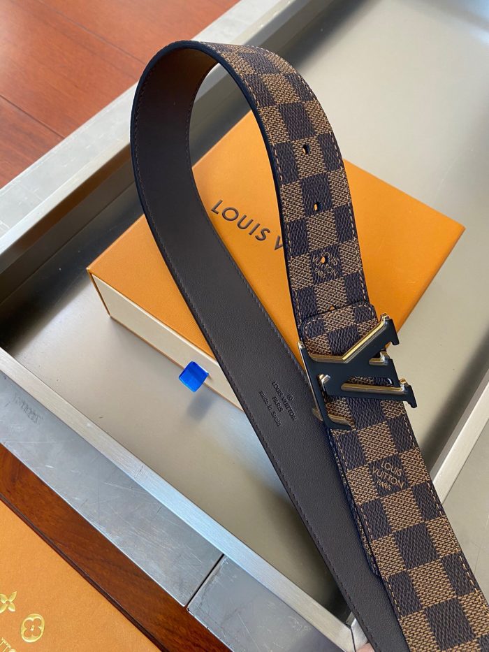 高仿Louis Vuitton 首字母双面 LV 腰带 Damier Ebene 帆布配黑色金属配件 LV 女士腰带