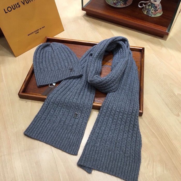 路易威登 Beanie &灰色围巾套装