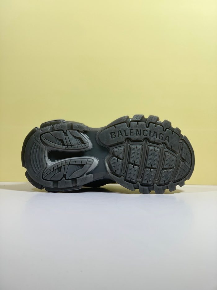 Balenciaga Track.2 男士灰色透明鞋底运动鞋