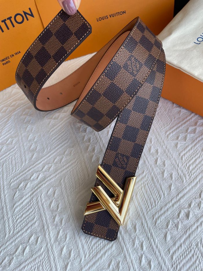 Louis Vuitton Twist 标志性首字母 LV 腰带 Damier Infini 帆布棕色金色饰面 LV 女士腰带