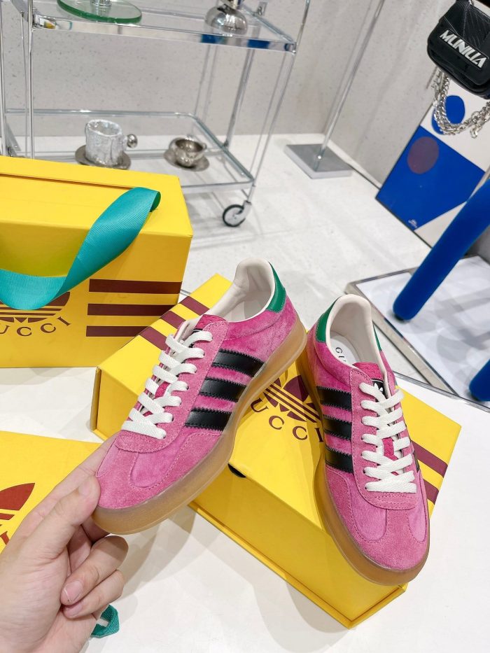 Gucci x Adidas 女式瞪羚运动鞋粉色 GG