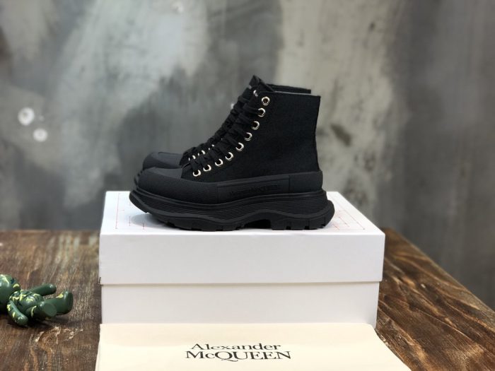 复刻Alexander McQueen 女式 Tread Slick 靴子棉质黑色 604254W4MV21000