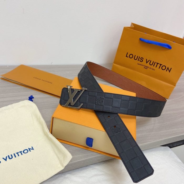 高仿Louis Vuitton 首字母双面 LV 腰带 Damier 压纹银色五金配件 LV 女士腰带 LV