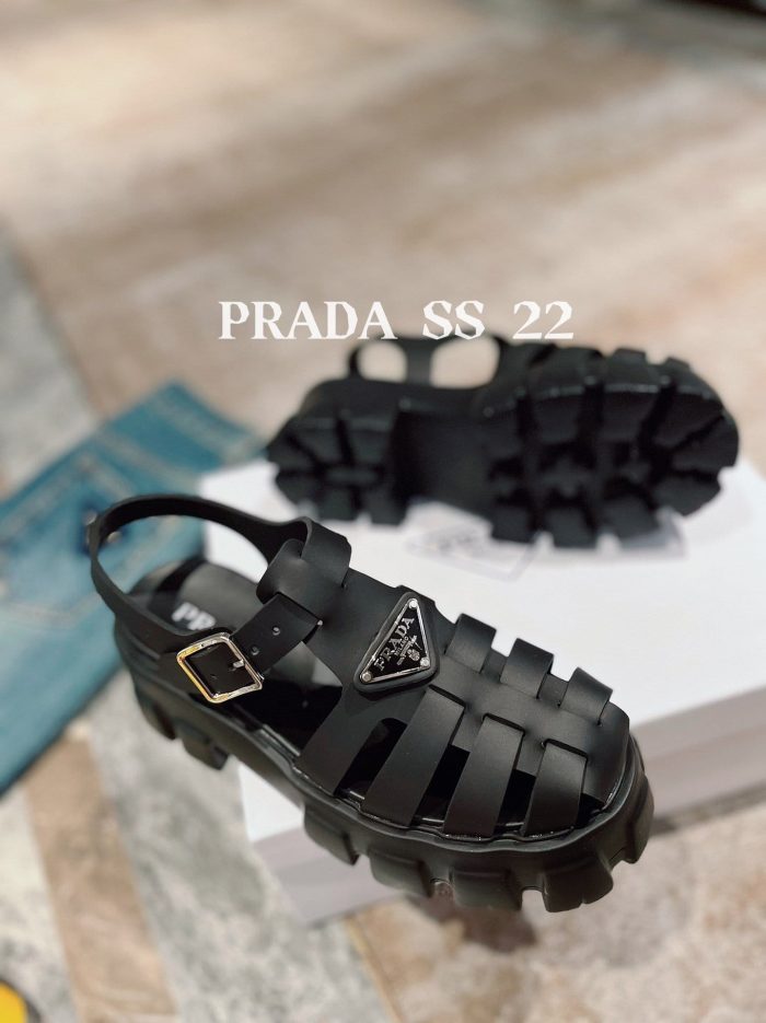 Prada 女式泡沫橡胶凉鞋黑色 2.2 英寸/55 毫米 PRD 1X853M_3LKK_F0002_F_055