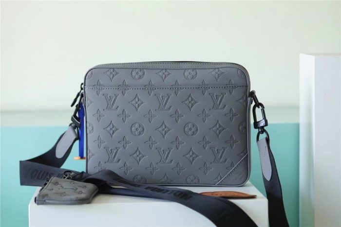 Louis Vuitton Trio Messenger Monogram Shadow By Virgil Ablohs 灰色 男士包袋、单肩包和斜挎包 9.5 英寸/25 厘米 LV