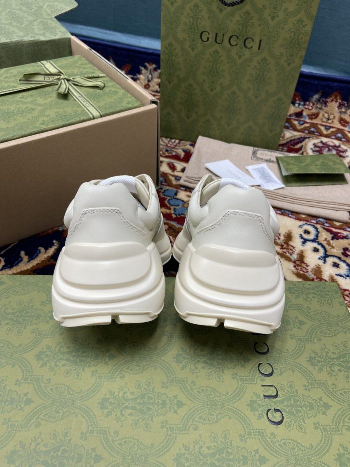 Gucci 女式 Rhyton 运动鞋搭配 Gucci Love Parade 红白象牙色女式 524990