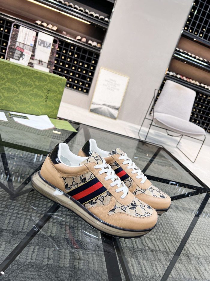 Gucci x Adidas 男士 GG 运动鞋，米色织带