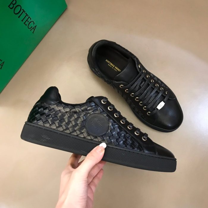 Bottega Veneta 男士运动鞋黑色 85024