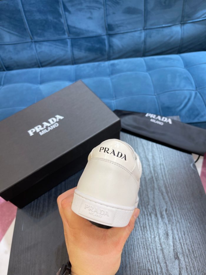 Prada 男士白色拉绒运动鞋 1 英寸/25 毫米 PRD