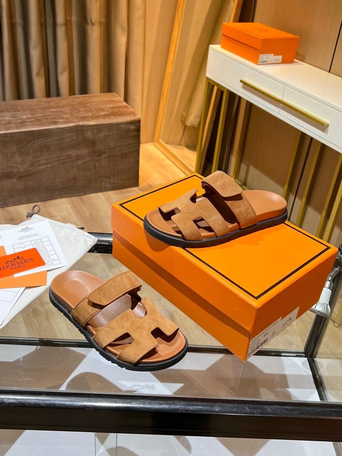 爱马仕 (Hermes) 女式 Chypre 凉鞋棕色，女鞋