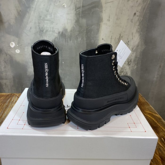 复刻Alexander McQueen 女式 Tread Slick 靴子棉质黑色 604254W4MV21000