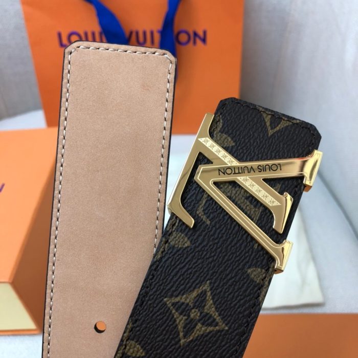 高仿Louis Vuitton 首字母 LV 腰带 Monogram 帆布金色金属配件，LV 女士腰带