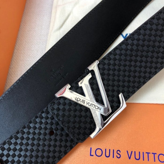 高仿Louis Vuitton 首字母 LV 腰带 Damier 黑色配银扣 LV 女士皮带