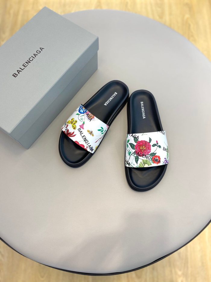 Balenciaga 女式泳池拖鞋白色