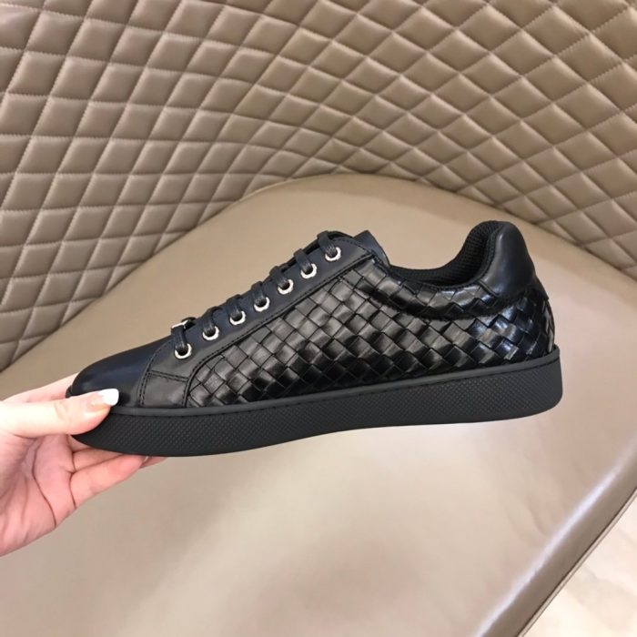 Bottega Veneta 男士运动鞋黑色 85024