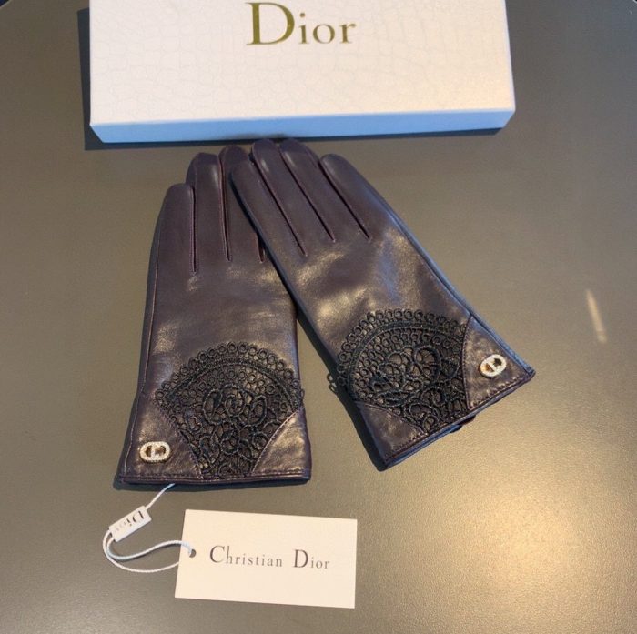 深紫色 Dior 手套