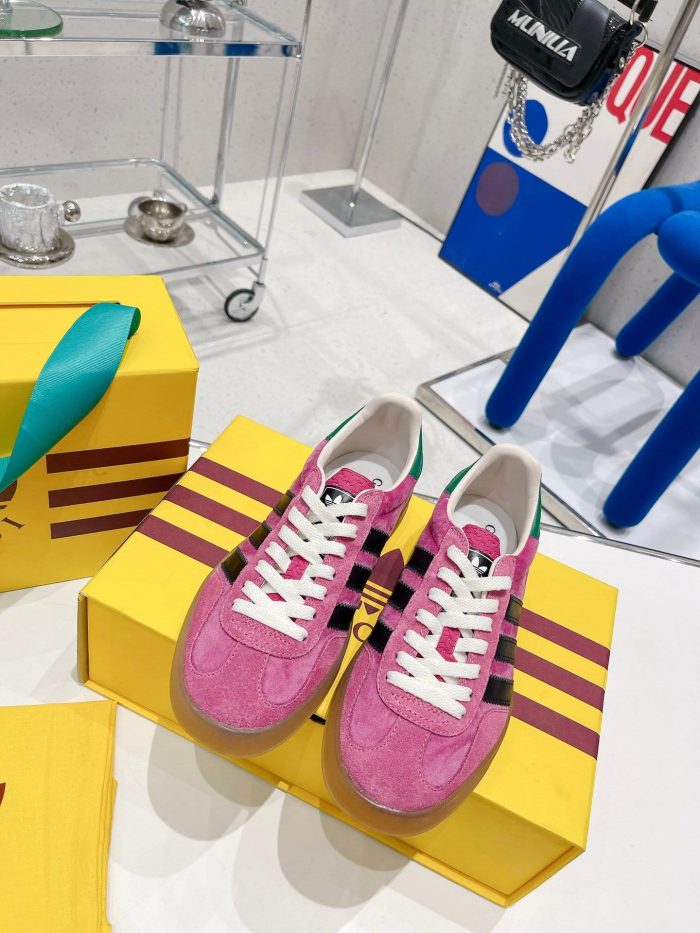 Gucci x Adidas 女式瞪羚运动鞋粉色 GG