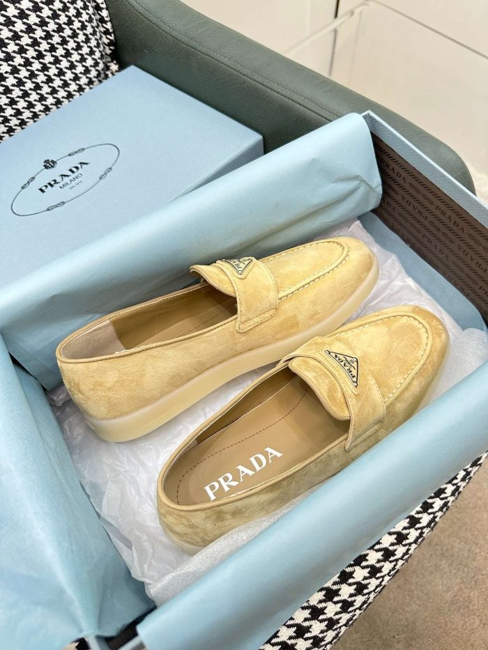 Prada 女式米色拉绒乐福鞋