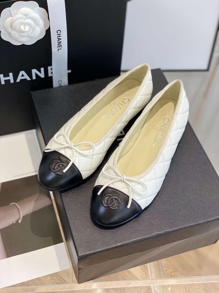 Chanel 女士白色芭蕾平底鞋
